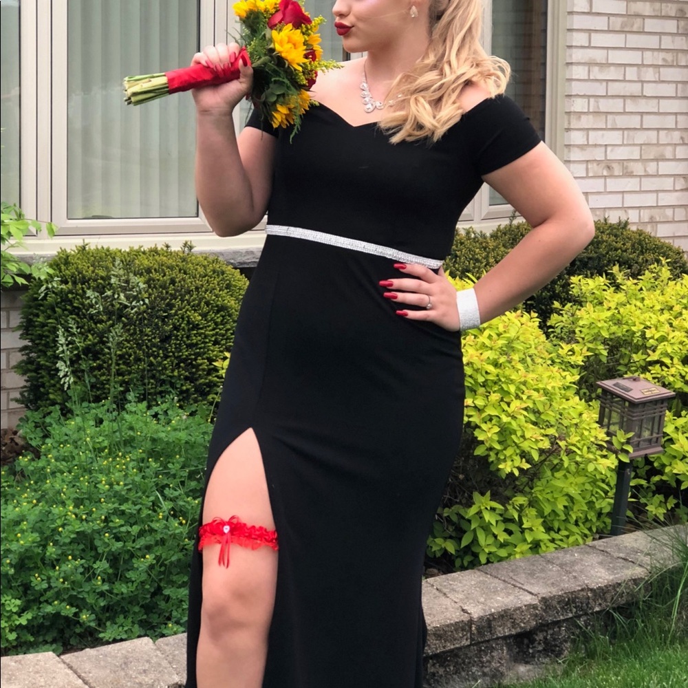 Dress - Picture 3 of 3